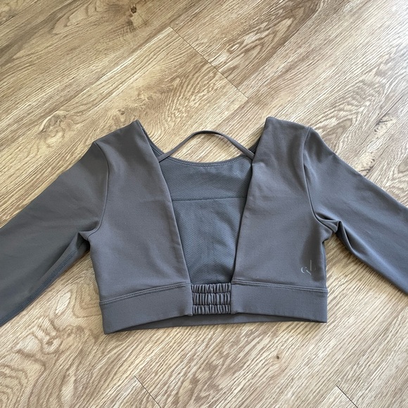CROP SHOP BOUTIQUE | Gray Long Sleeve Sports Bra - Size S - Picture 2 of 3